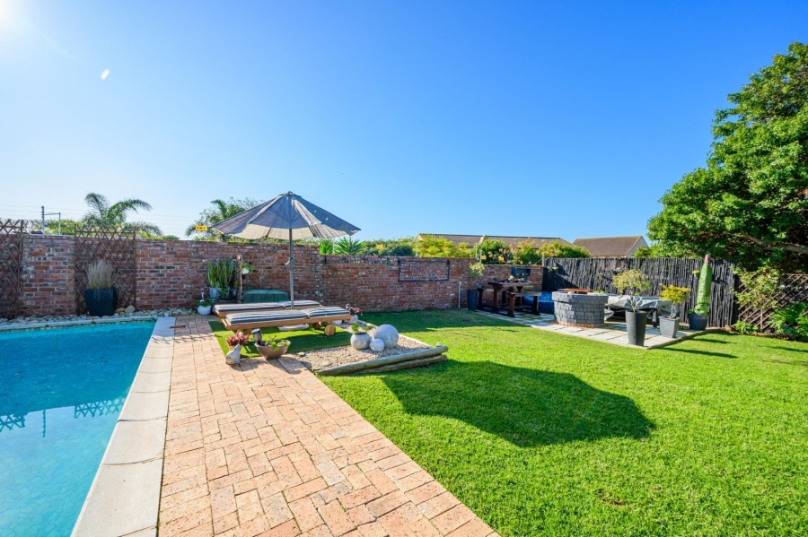 8 Bedroom Property for Sale in Summerstrand Eastern Cape